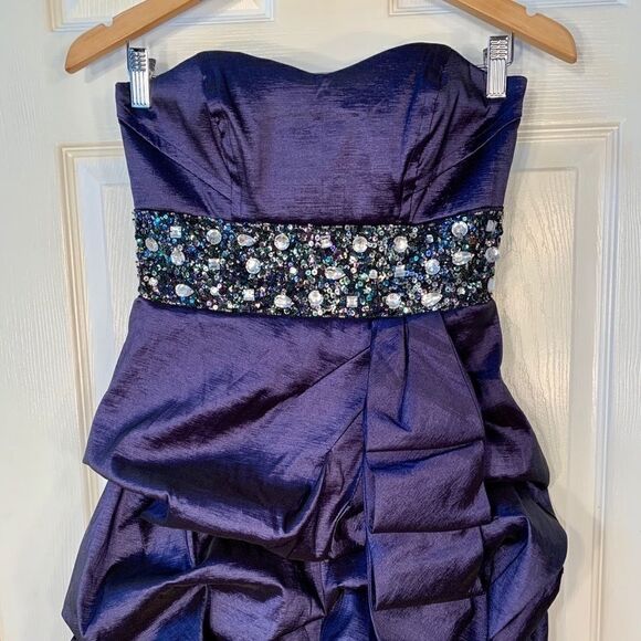 NAVY STRAPLESS DRESS TAFFETA BEADED & SEQUIN SIZE 9 - Picture 2 of 4